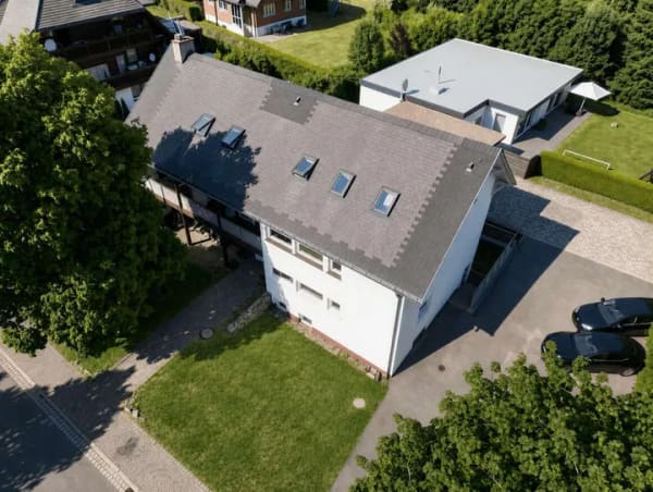 Immobilie in Hinterzarten - Gepflegtes Mehrfamilienhaus mit 7 Wohneinheiten – attraktive Kapitalanlage im Hochschwarzwald - Bild 1