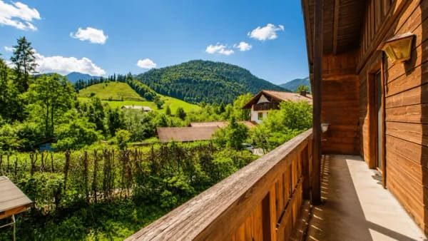 Immobilie in Schneizlreuth - Ein Haus für Anpacker: Wohn- und Geschäftshaus mit Bergblick und umfassendem Renovierungsbedarf - Bild 2