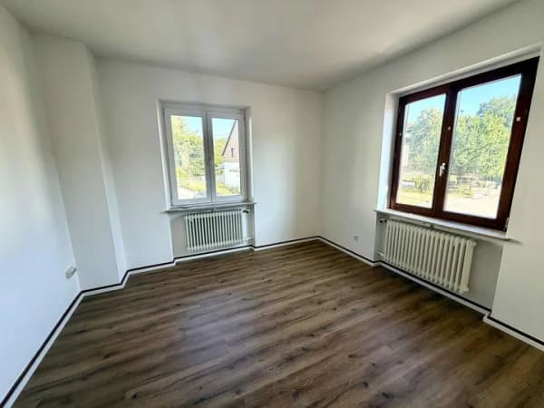 Immobilie in Gersheim - Freistehendes Wohn- und Geschäftshaus, kleines Büro, zwei große Wohnungen - Bild 3
