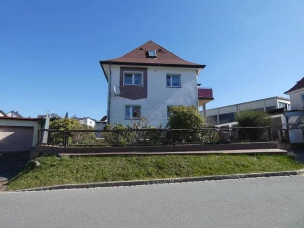 Immobilie in Neustadt an der Waldnaab - Charmantes Einfamilienhaus mit Potenzial und vielseitigem Nebengebäude - Bild 0