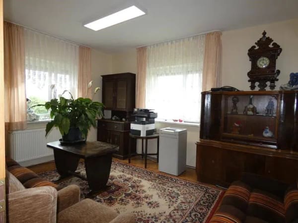 Immobilie in Neustadt an der Waldnaab - Charmantes Einfamilienhaus mit Potenzial und vielseitigem Nebengebäude - Bild 3