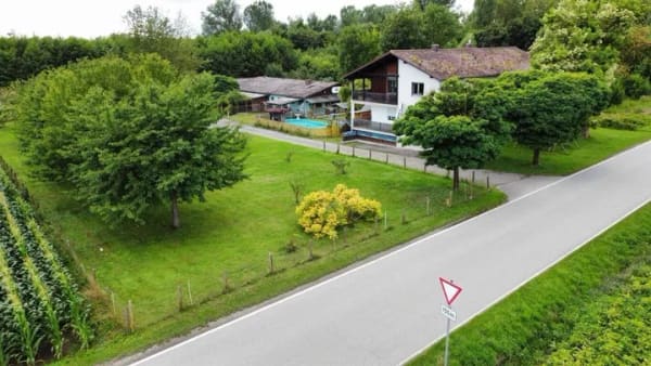 Immobilie in Osterhofen - 2-Familienhaus mit PV-Anlage in verkehrsgünstiger Alleinlage ! - Bild 0