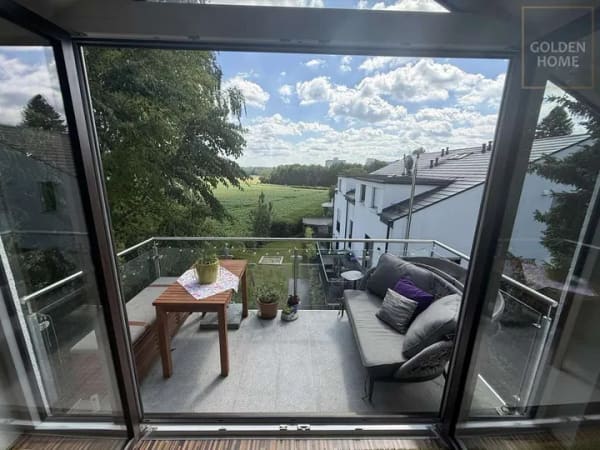 Immobilie in Markt Schwaben - Schöne helle Dachgeschosswohnung mit Panorama Fenster & Panorama Balkon mit Blick ins Grüne - Bild 2