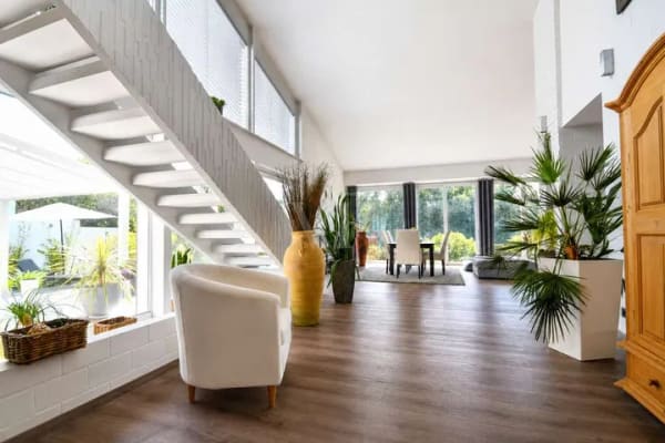 Immobilie in Tuchenbach - VON POLL | Großzügige Architektur in unverbaubarer Naturlage - Bild 2