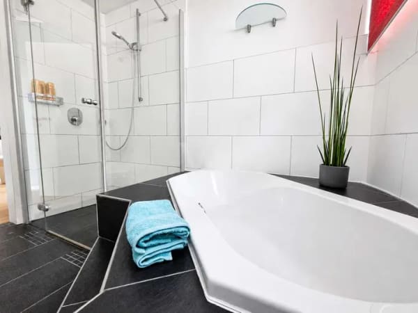 Immobilie in Tuchenbach - VON POLL | Großzügige Architektur in unverbaubarer Naturlage - Bild 3