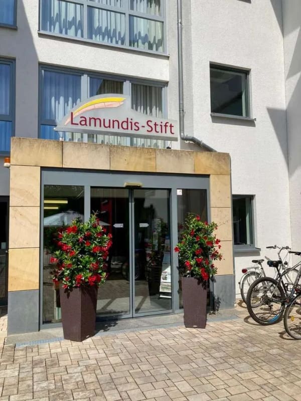 Immobilie in Lambsheim - Familiäre Seniorenresidenz als sichere Kapitalanlage - Selbstbezug ebenso möglich - Bild 0