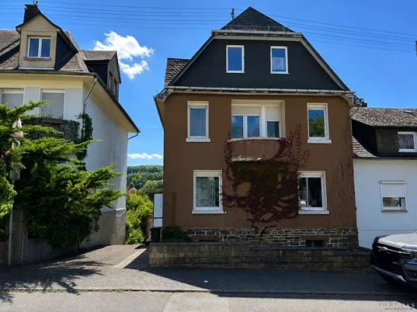 Immobilie in Betzdorf - Großzügiges Einfamilienhaus mit Garten und Ausbaupotenzial - Bild 0