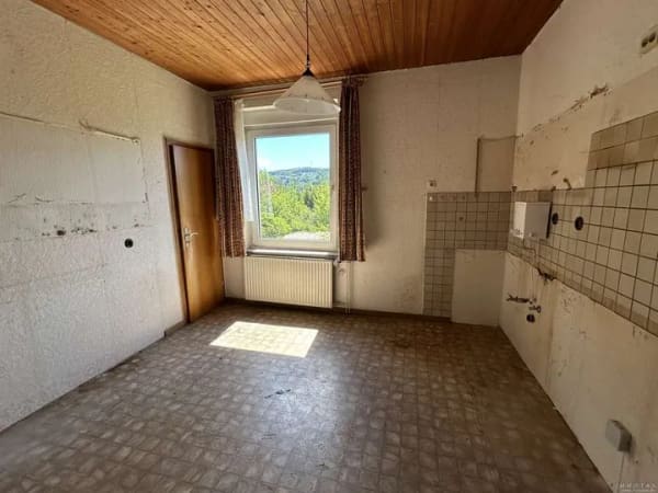 Immobilie in Betzdorf - Großzügiges Einfamilienhaus mit Garten und Ausbaupotenzial - Bild 1