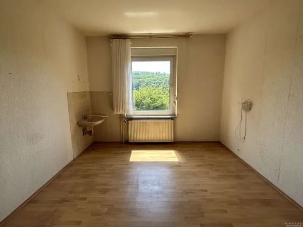 Immobilie in Betzdorf - Großzügiges Einfamilienhaus mit Garten und Ausbaupotenzial - Bild 3