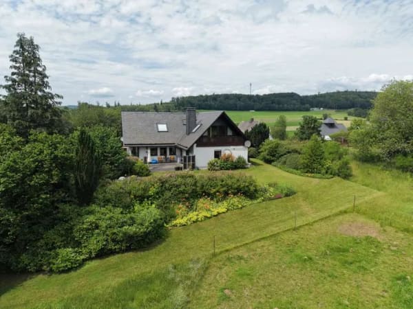 Immobilie in Eschenburg - Familienidylle in ruhiger Lage – Gepflegtes Einfamilienhaus auf großzügigem Grundstück in Eschenburg - Bild 1