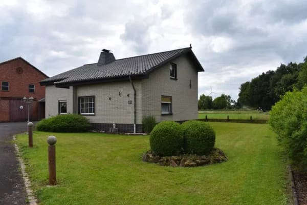 Immobilie in Bilshausen - Hofstelle: Wohnhaus u. massive Stallungen auf 1,3ha Grundstück - Bild 1