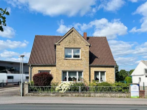 Immobilie in Mettingen - Wohnhaus in Mettingen mit Perspektive: Sanieren, Modernisieren oder Neuplanen - Bild 0