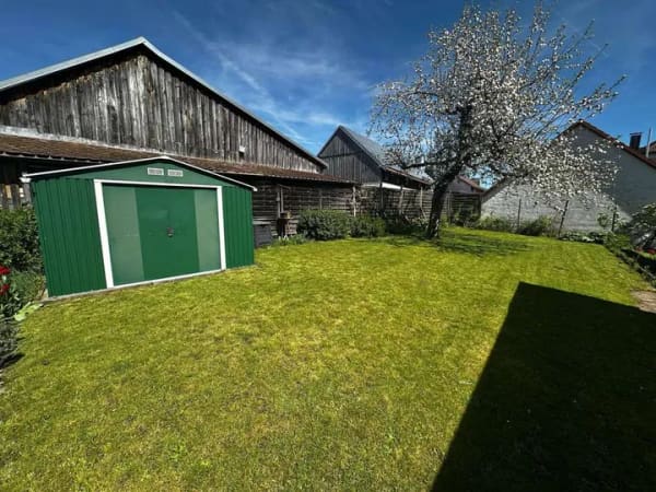 Immobilie in Berg b.Neumarkt i.d.OPf. - Modernisiertes Familienhaus mit traumhaften Garten, überdachter Terrasse und zwei Garagen - Bild 1