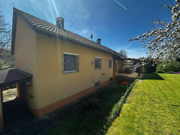 Immobilie in Berg b.Neumarkt i.d.OPf. - Modernisiertes Familienhaus mit traumhaften Garten, überdachter Terrasse und zwei Garagen - Bild 3