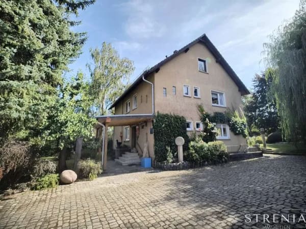 Immobilie in Flomborn - Idyllisches, weitläufiges Anwesen mit Charakter | Großes Wohnhaus mit Nebengebäude - Bild 1