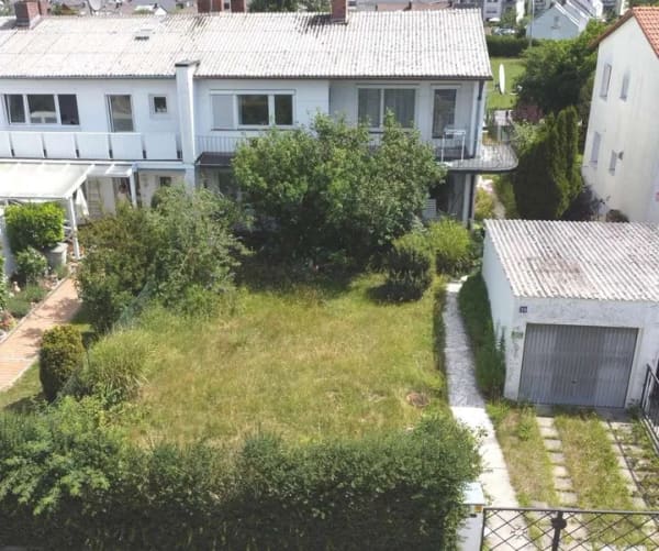 Immobilie in Grafing bei München - Sanierungsbedürftiges Reihendendhaus mit großem Garten und viel Potenzial - Bild 1