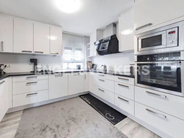 Immobilie in Sennfeld - Einziehen und wohlfühlen - kernsanierte Doppelhaushälfte mit Wintergarten und Garage - Bild 1