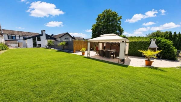 Immobilie in Stolberg - Charaktervolles Anwesen mit großem Garten, Doppelgarage und vielseitigem Nutzungspotenzial - Bild 0