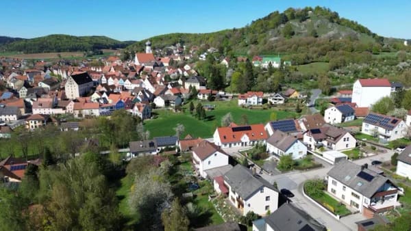 Immobilie in Velburg - Ein-bis Zweifamilienhaus als perfektes Familien-Domizil!  Velburg - Am Finkenherd - Bild 2