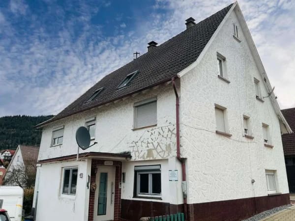 Immobilie in Loffenau - 4 Zimmer Maisonettewohnung, Garten und große Scheune im ANGEBOTSVERFAHREN - Bild 0