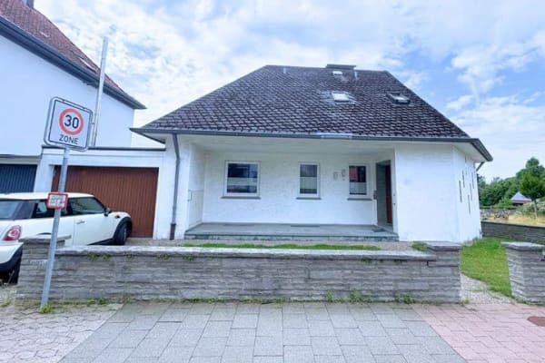 Immobilie in Steinheim - Großzügiges Zweifamilienhaus mit vermieteter Wohneinheit - Bild 0