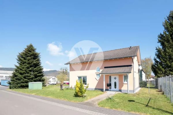 Immobilie in Hetzerath - Wohnhaus mit Gewerbehalle // Wohnen und Arbeiten in Hetzerath  // Ihr neues Projekt - Bild 3