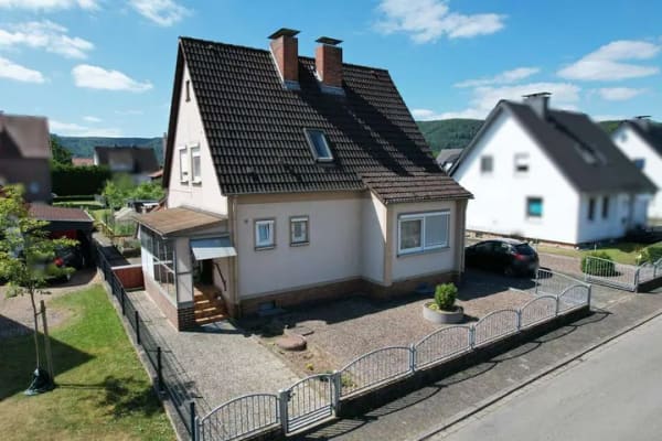 Immobilie in Lauenförde - Gepflegtes Einfamilienhaus mit Garage und Anbau in Lauenförde - Bild 0