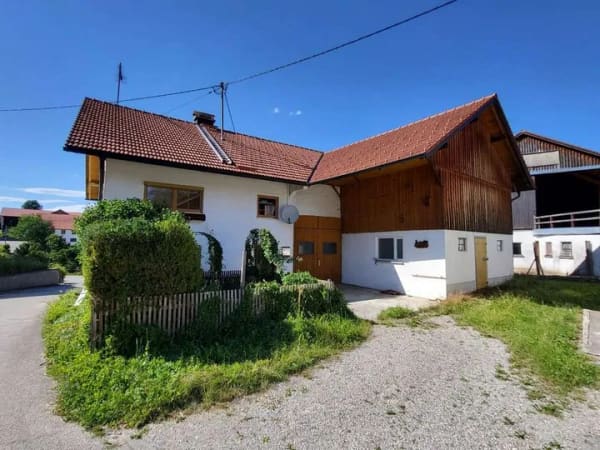 Immobilie in Marktoberdorf - Glück im Allgäu: schickes Einfamilienhaus in ruhiger Lage inklusive Werkstatt - Bild 0