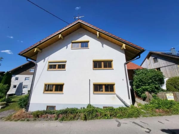 Immobilie in Marktoberdorf - Glück im Allgäu: schickes Einfamilienhaus in ruhiger Lage inklusive Werkstatt - Bild 1