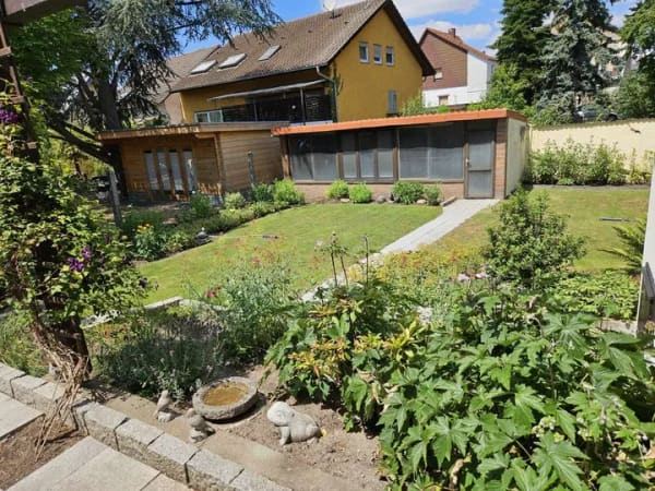 Immobilie in Lorsch - Wohnen mit Charakter: Einfamilienhaus mit gepflegtem Garten in Lorsch - Bild 1