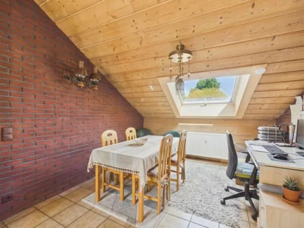 Immobilie in Ellhofen - Mehrfamilienhaus mit großem Garten, 3 Garagen & Entwicklungspotenzial in Ellhofen - Bild 3