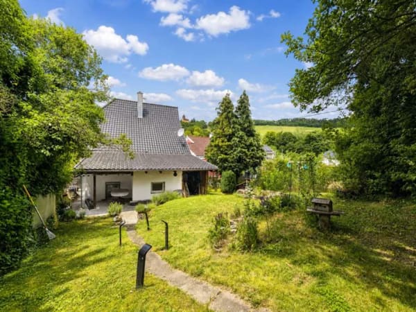 Immobilie in Brackenheim - Modernisiertes Einfamilienhaus mit Ausbaupotential und schönem Garten in Brackenheim-Stockheim - Bild 1