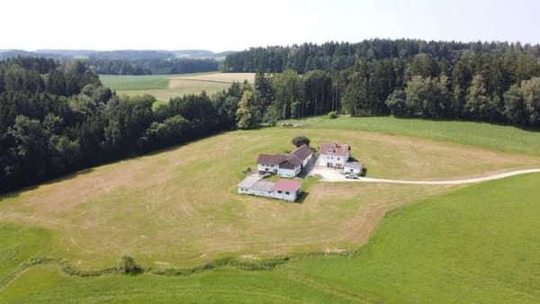 Immobilie in Wurmannsquick - Alleinlage mit Zukunft –Hofstelle auf großzügigem Grundstück inklusive genehmigtem Neubauprojekt - Bild 2