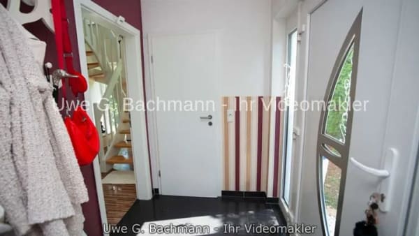 Immobilie in Neuenhagen bei Berlin - Massiv gebaute Stadtvilla aus 2011 in ruhiger Wohnlage von Neuenhagen - Bild 1