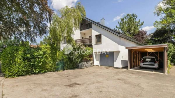 Immobilie in Gröbenzell - Viel Raum für Ihre Ideen: Fünf-Zimmer-Wohnung mit Loggia, Garage und Gartenanteil in Gröbenzell - Bild 0