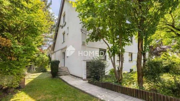 Immobilie in Gröbenzell - Viel Raum für Ihre Ideen: Fünf-Zimmer-Wohnung mit Loggia, Garage und Gartenanteil in Gröbenzell - Bild 1
