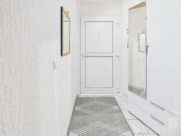 Immobilie in Riedenburg - Gepflegte 2-Zimmer-Wohnung mit EBK, Garage und 2 Balkonen - Bild 1