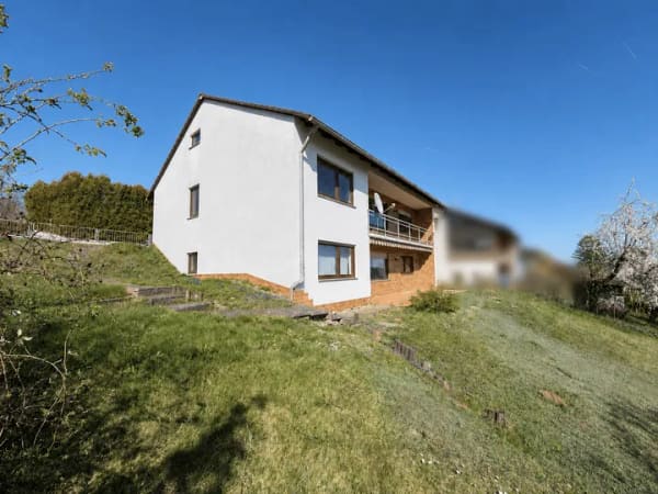Immobilie in Ammerndorf - Fernblick inklusive – großzügiges Zweifamilienhaus in ruhiger Wohnlage von Ammerndorf - Bild 1