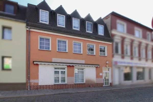 Immobilie in Calbe (Saale) - Solide Kapitalanlage: voll vermietetes Wohn-und Geschäftshaus in Calbe (9,79 % Bruttomietrendite) - Bild 0