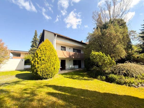 Immobilie in Nördlingen - Großzügiges Einfamilienhaus mit Einliegerwohnung - viel Potenzial in ruhiger Lage von Nördlingen - Bild 2