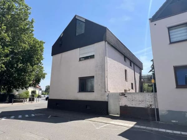 Immobilie in Bischofsheim - Großzügiges Wohnhaus in Bischofsheim - Bild 2