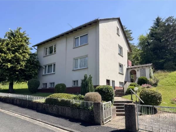 Immobilie in Rotenburg an der Fulda - Solides Wohnhaus auf 1.250 qm Grundstück in ruhiger Randlage mit Blick ins Grüne in RoF-Schwarzenh - Bild 2