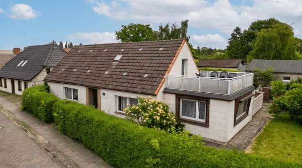 Immobilie in Wiek - Ideal für Handwerk, Hobby oder Fuhrpark – Wohnhaus mit XXL-Garage - Bild 1