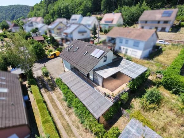 Immobilie in Wernersberg - Großzügiges Wohnhaus mit Gewerbeanbau, XXL-Terrasse & Burgblick - Bild 2