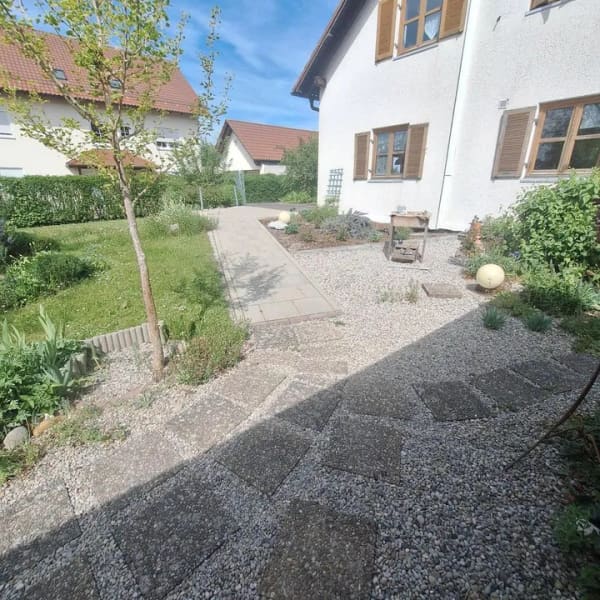Immobilie in Burtenbach - Charmantes Einfamilienhaus mit großem Garten und überdachter Terrasse in Burtenbach - Bild 0