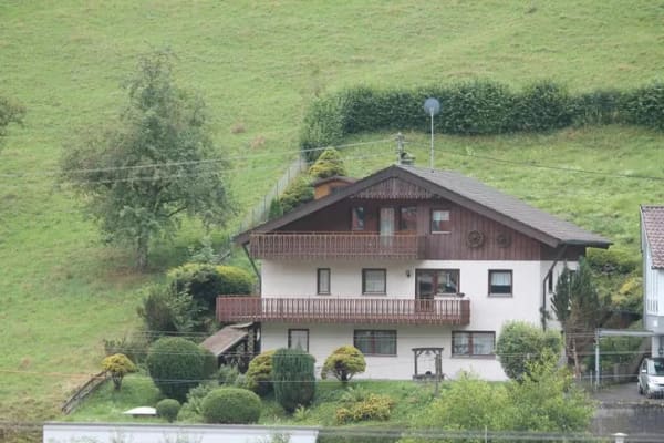 Immobilie in Wiesensteig - Massiv erbautes Haus Energieeffizienzklasse B + ELW - Bild 0