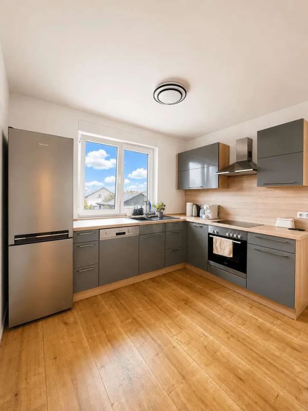 Immobilie in Karlsdorf-Neuthard - Einziehen & Wohlfühlen – Großzügige 2-Zi-Wohnung in gepflegter Wohnanlage mit Balkon und Stellplatz - Bild 2