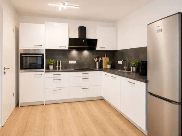 Immobilie in Karlsdorf-Neuthard - Neuwertige 2-Zimmer-Wohnung im Erdgeschoss mit Balkon und Stellplatz in ruhiger Wohnlage - Bild 2