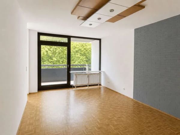 Immobilie in Pöcking - PÖCKING: 3,5-ZIMMER-WOHNUNG ZUM WOHLFÜHLEN MIT BLICK INS GRÜNE - Bild 1
