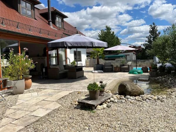 Immobilie in Essenbach - REPRÄSENTATIVE VILLA MIT GROSSZÜGIGEM GARTEN UND POOL - Bild 2